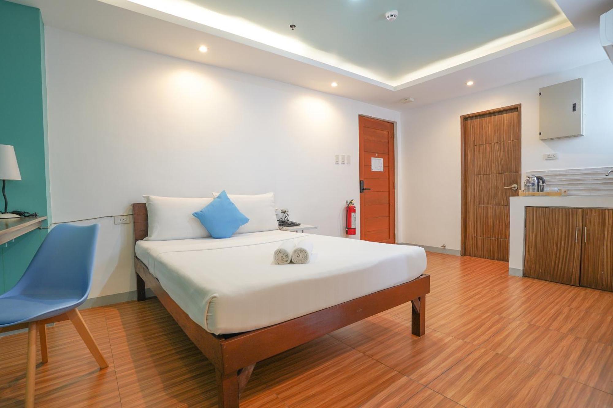 Arzo Hotel Premier Makati City Exterior photo